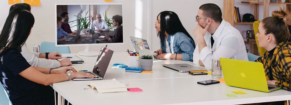 Integrating a Nearshore and In-House Development Team: Conflict of Interest or Best of Both Worlds?